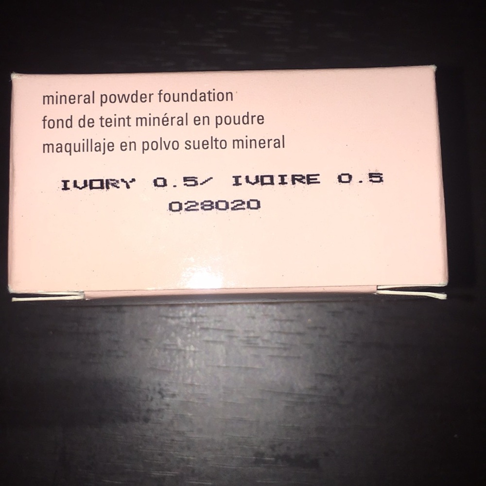 Powder foundation - Picture 2 of 2